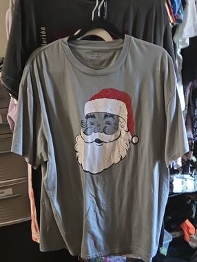 Men's Short Sleeve Gray Santa Graphic Tee
